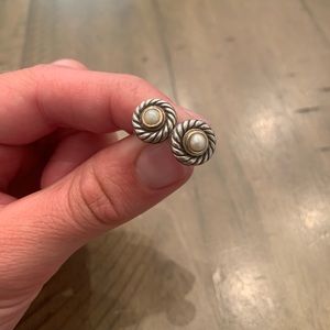 David Yurman Pearl earrings in great condition!